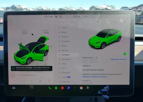 2023 Tesla Model Y Awd/Long Range Dual Motor All-Wheel Drive z USA, uszkodzony, nr VIN 7SAYGAEE1PF769999